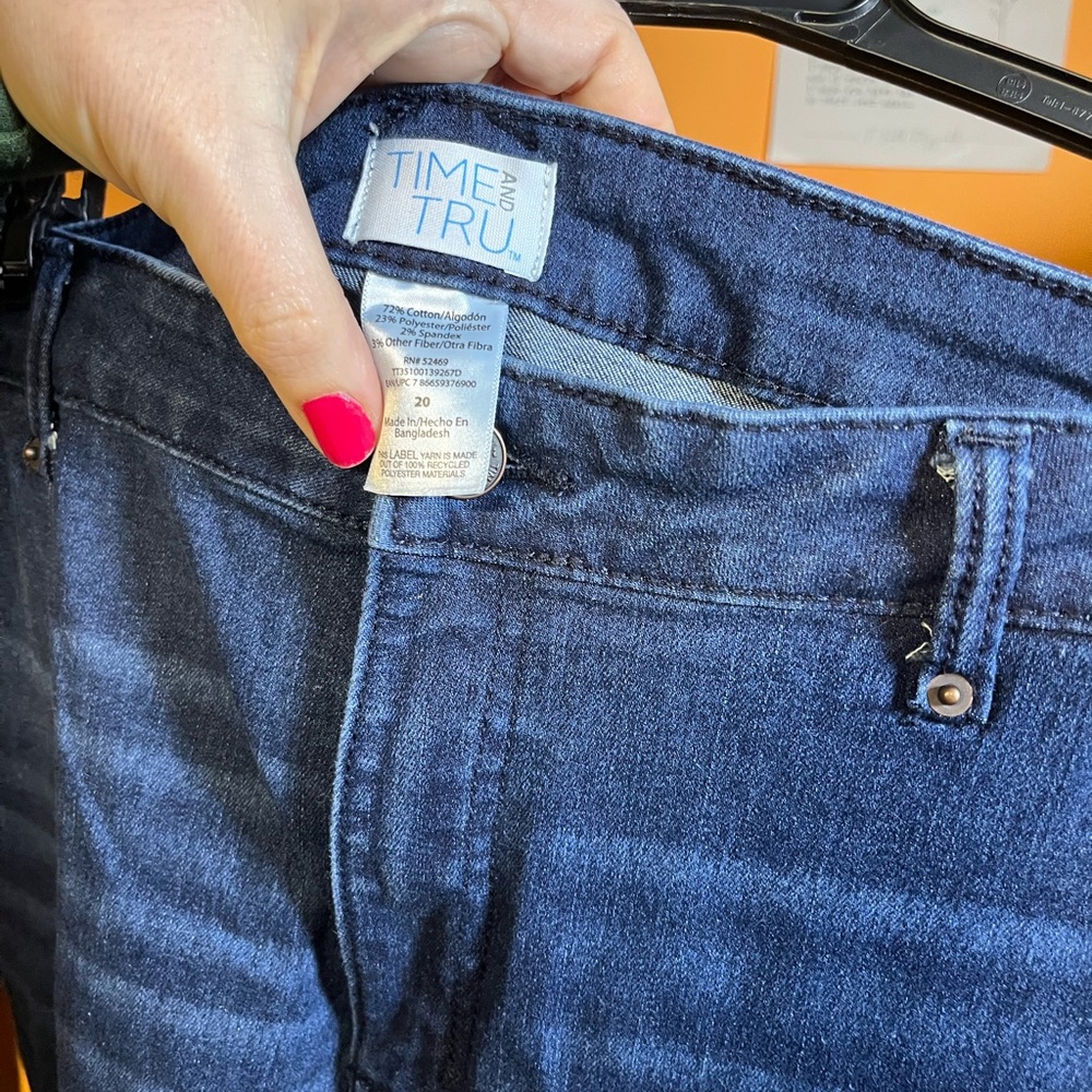 Size 20 Time and Tru Women's Flare Jeans in Dark Blue - Picture 3 of 4